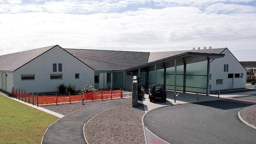 Ospadal Uibhist is Bharraigh
