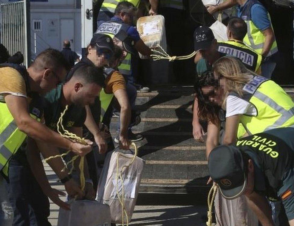 Spanish police offload a huge consignment of cocaine seized from a tug boat off the coast of the Canary Islands as it is unloaded in Cadiz, southern Spain 07 October 2017)