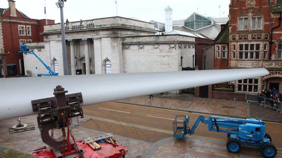 Blade Queen Victoria Square Hull