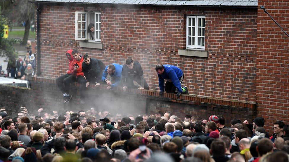 Crowds at Shrovetide