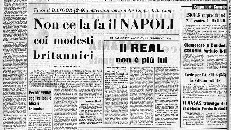 "Napoli yn methu yn erbyn tîm di-nod o Brydain". Penawd di-flewyn-ar-dafod papur newydd y Corriere Dello Sport ar ôl y canlyniad annisgwyl