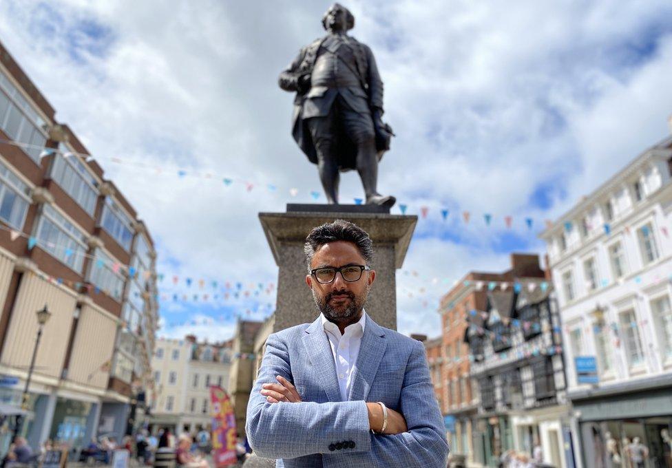 Sathnam Sanghera in front of Clive of India statue