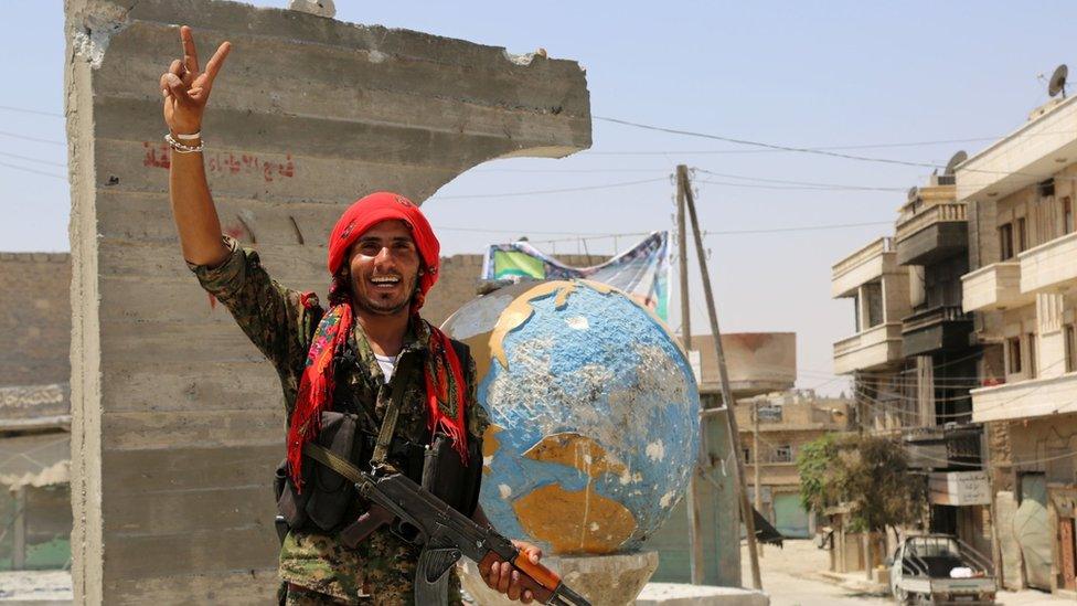 Syrian Democratic Forces fighter in Manbij (14 August 2016)