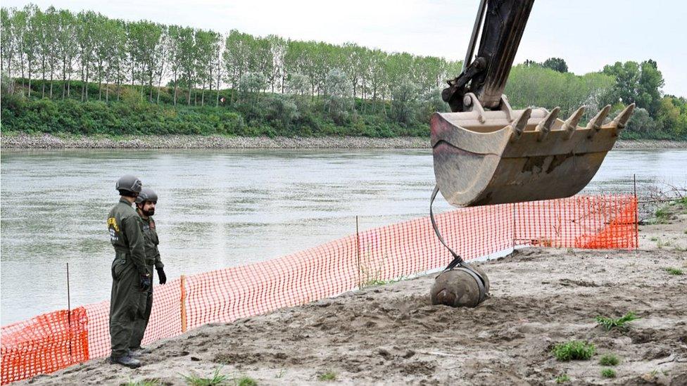 Removal of unexploded bomb, Borgo Virgilio, Italy - 7 Aug 22