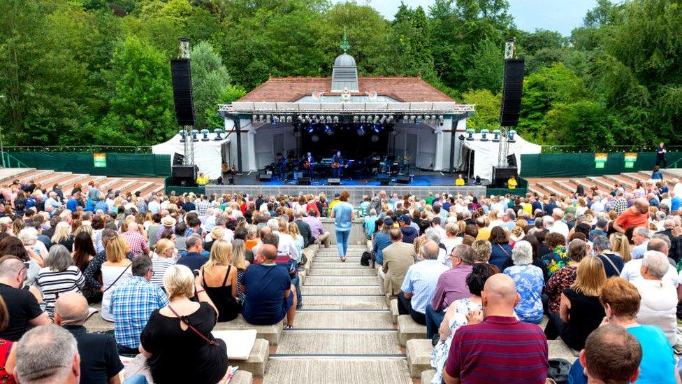 Kelvingrove bandstand