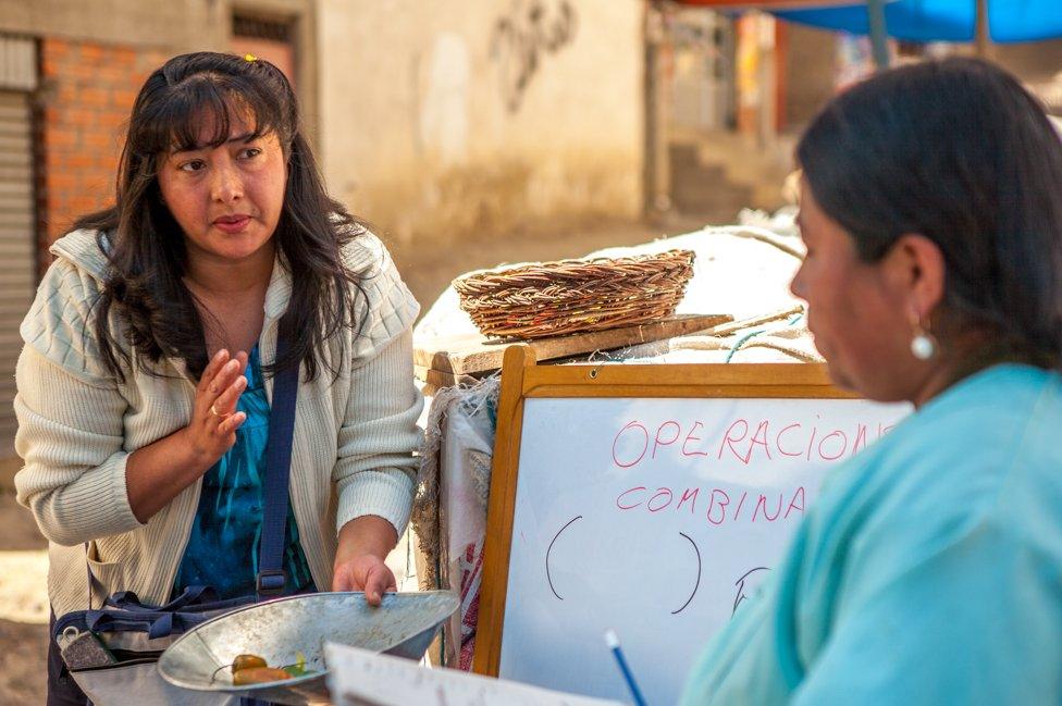 Keyla Guzman Velez teaching basic maths in the Rodriguez market