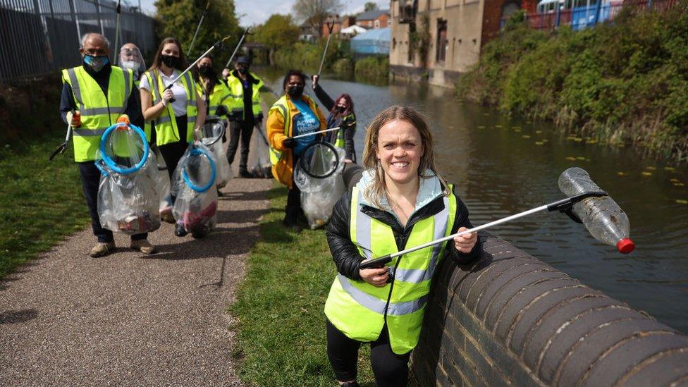 Ellie Simmonds volunteering in Walsall