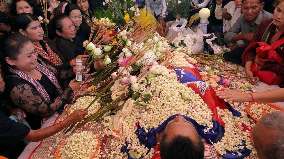 Boeng Kak community land rights activists pay their respect to prominent political analyst Kem Ley