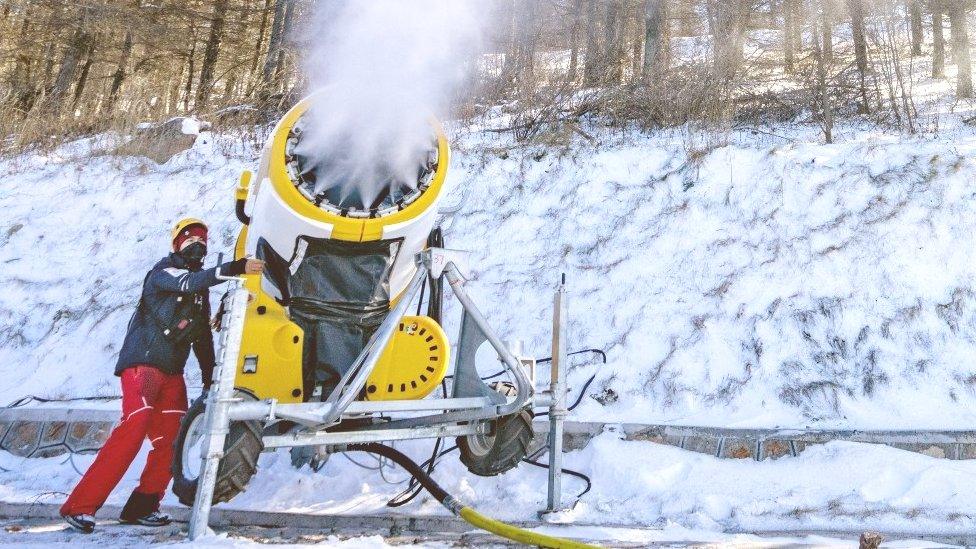 Snow machine in Yanqing