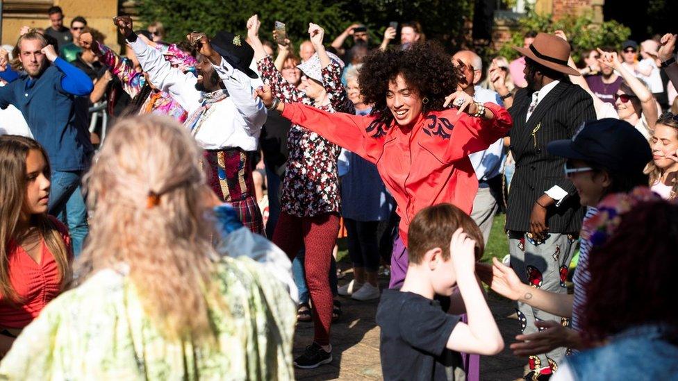 Music and dancing at the Festival of Thrift