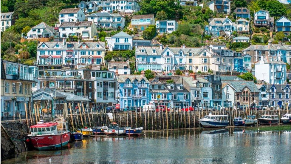 Properties in Looe