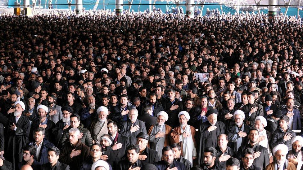 People attend the funeral ceremony of Akbar Hashemi Rafsanjani in Tehran, Iran (10 January 2017)