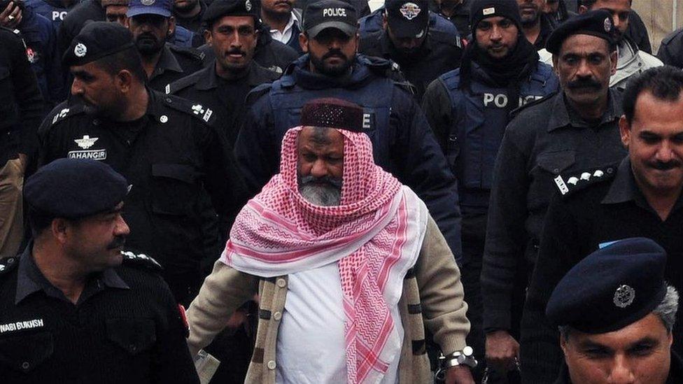 Malik Ishaq at court in Lahore (22 Dec 2014)