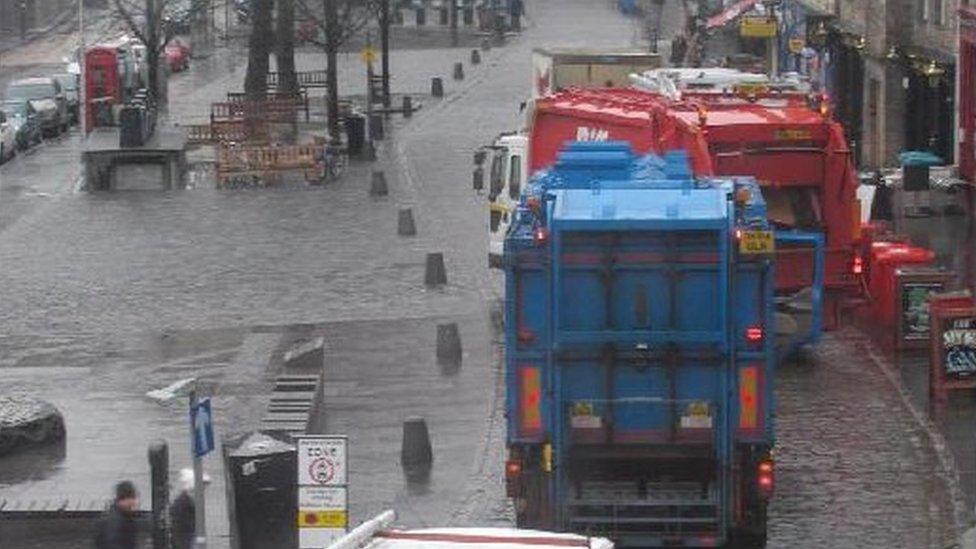 Waste disposal lorry