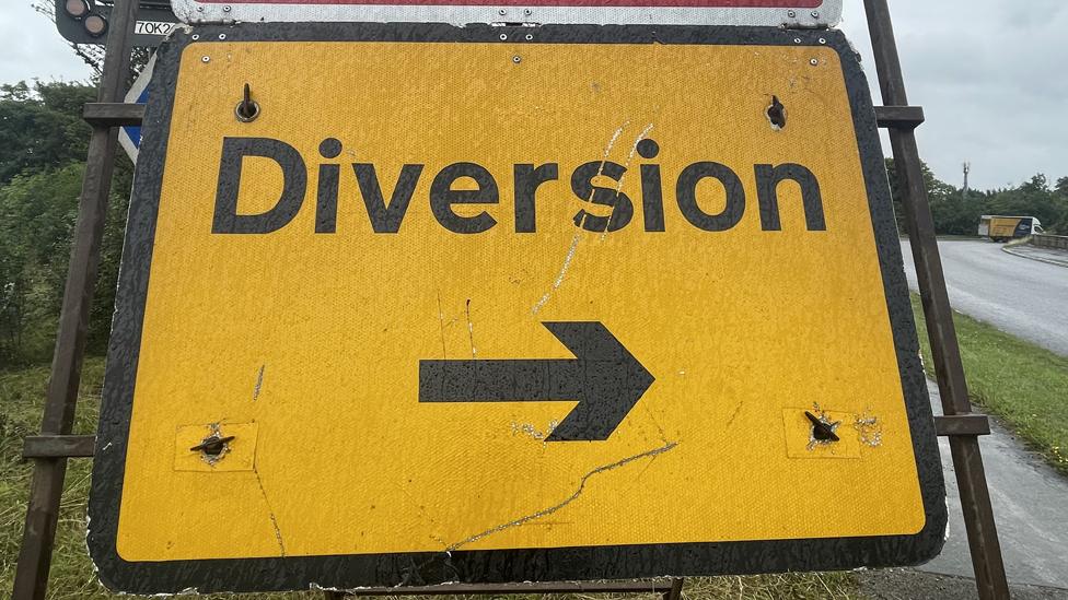 Diversion sign