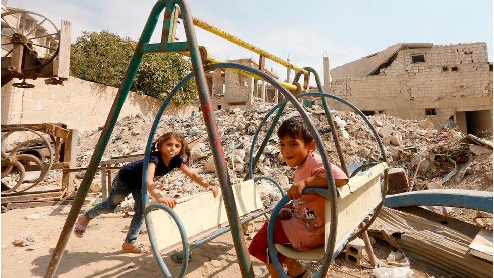 Children play among debris in Eastern Ghouta (Sept 2018)