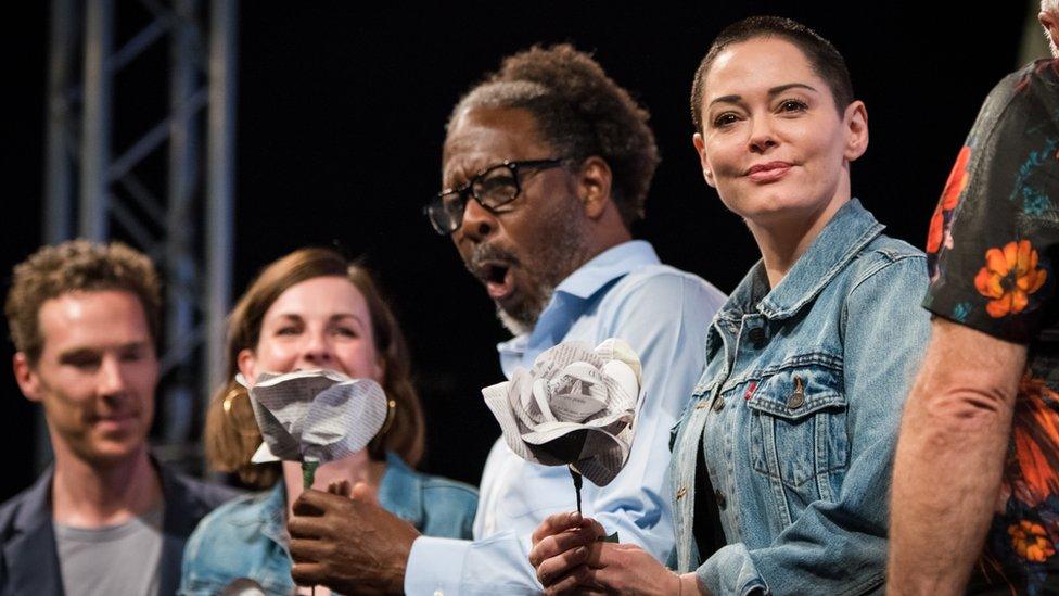 Rose McGowan and Clarke Peters with paper roses given for taking part