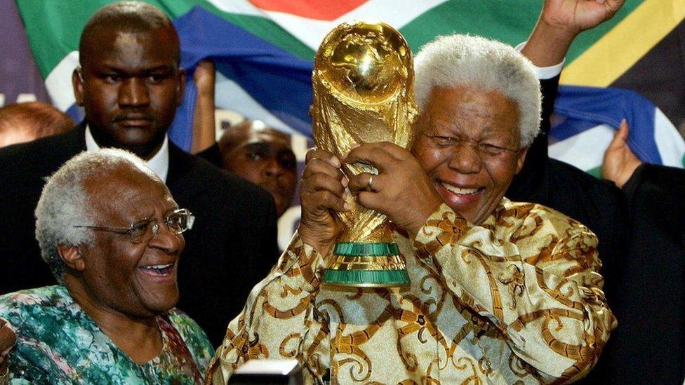 Nelson Mandela and Desmond Tutu with the World Cup trophy