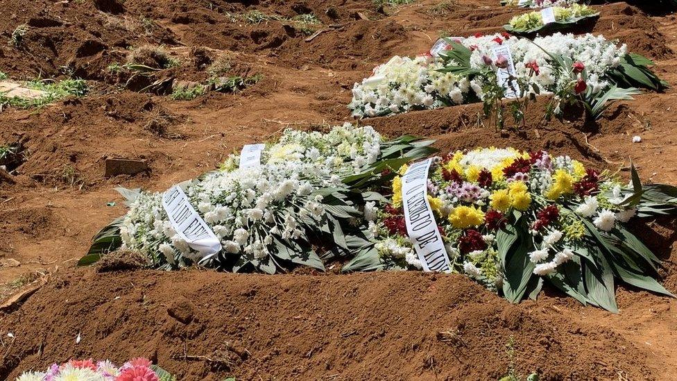 Maria Odete's family at the graveyard