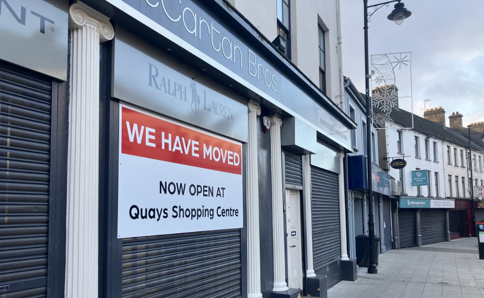 Closed shops in Sugar Island