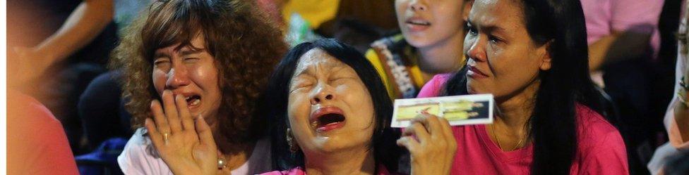 Thai people react and mourn as they hear the news of the death of Thai King Bhumibol Adulyadej outside Siriraj Hospital in Bangkok, Thailand, 13 October 2016.