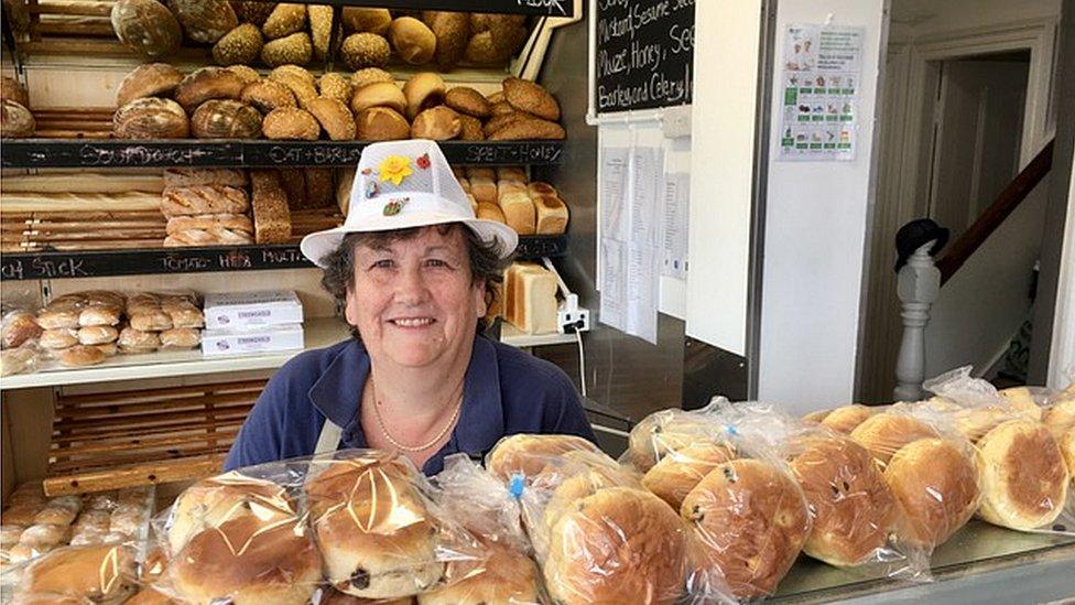 Linda Hughes, Central Bakery Biwmares