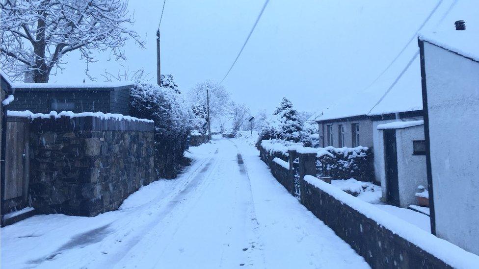 Snow in Penisarwaun, Gwynedd