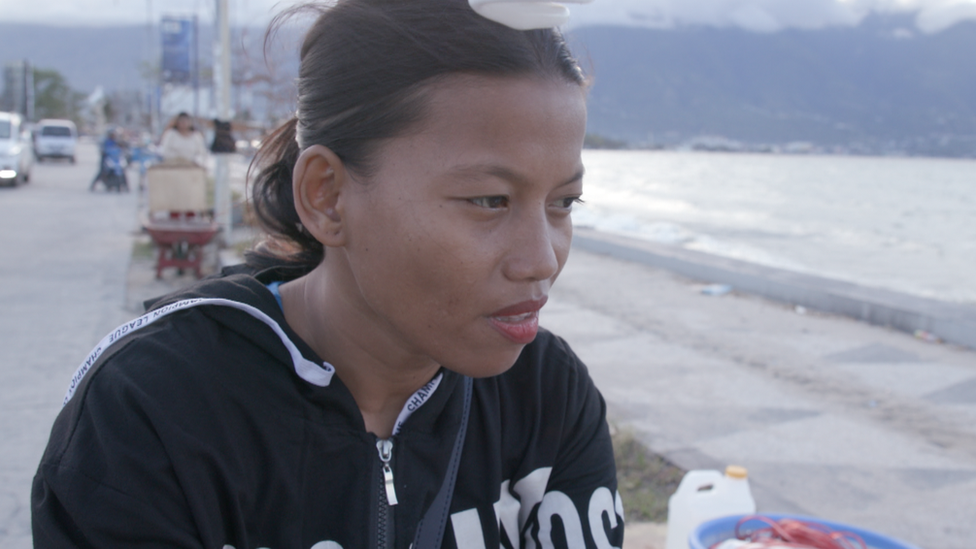 Susi Rahmatia at the beach