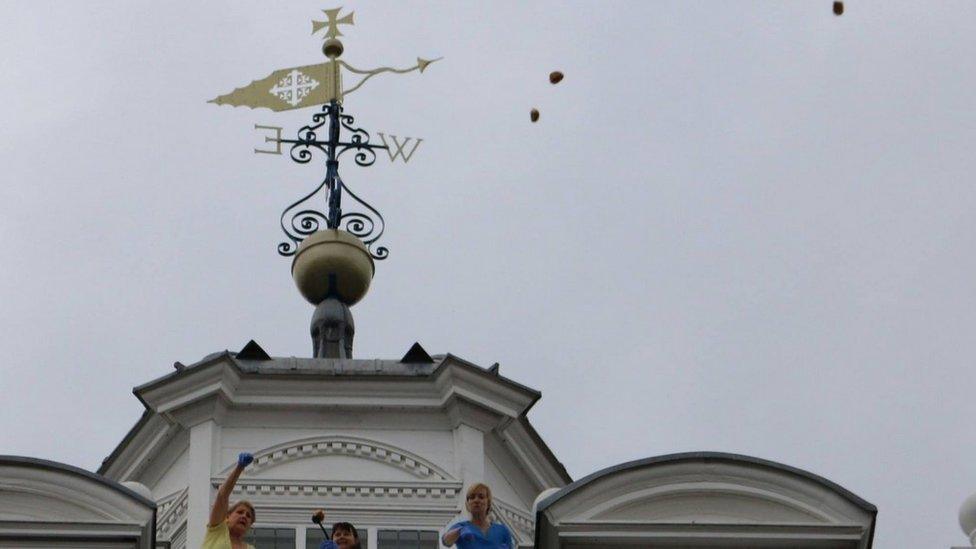 Abingdon bun throwing