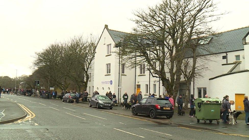 Queue to microchip dogs in Stornoway