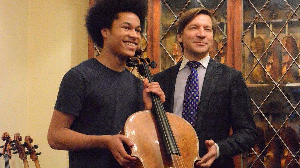 Sheku Kanneh-Mason (left) and Florian Leonhard