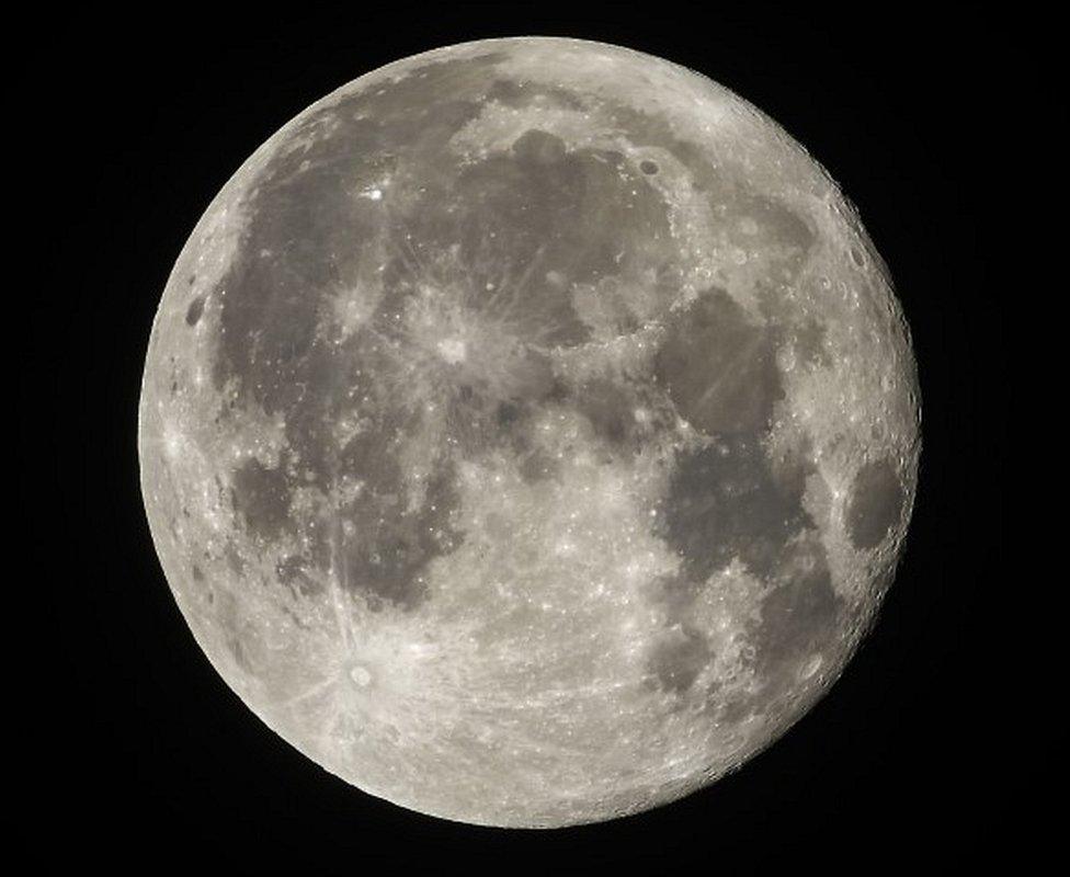 Full moon, seen from Rome