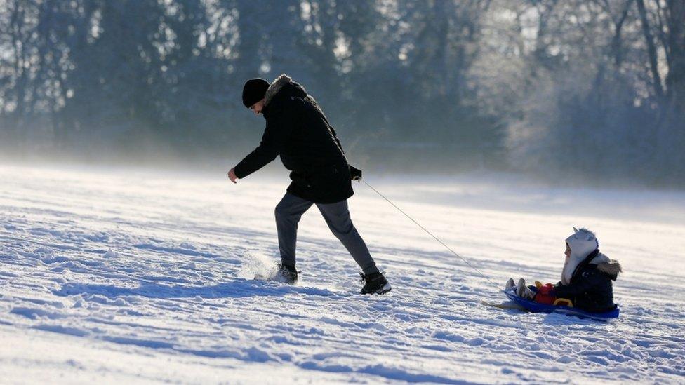 Sledgers on Camp Hill Woolton