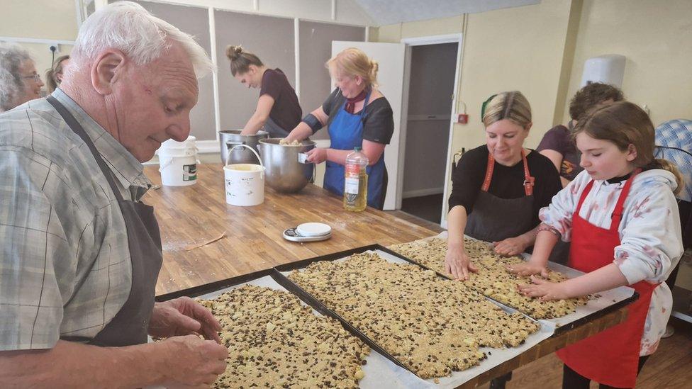 Volunteers preparing food