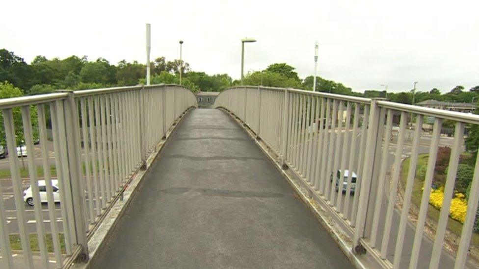 Footbridge over Western Way close to Fareham station