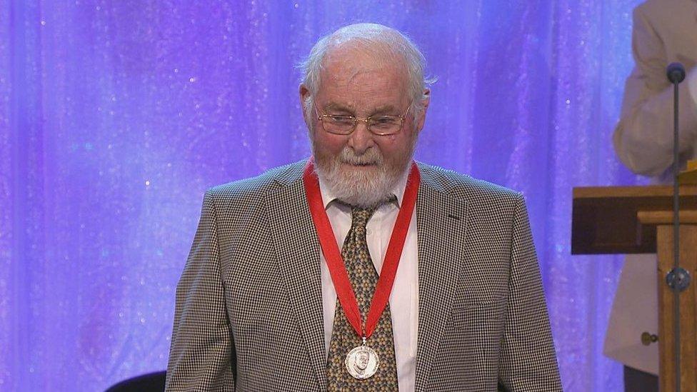 Seremoni Cyflwyno Medal Syr T H Parry-Williams - er clod / Sir T H Parry-Williams Memorial Medal Presentation