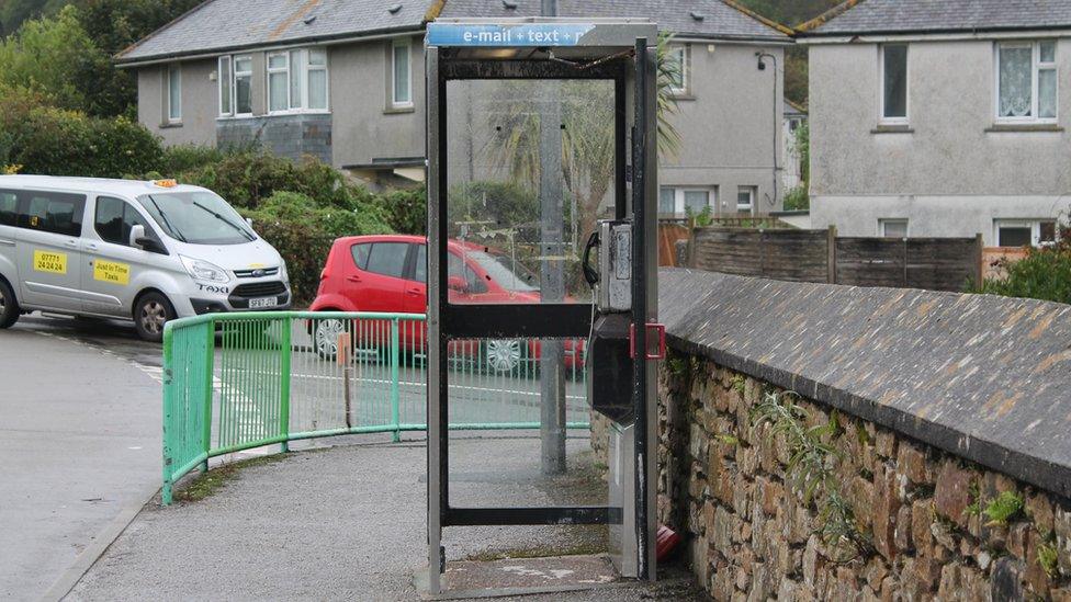 Treneere phone box