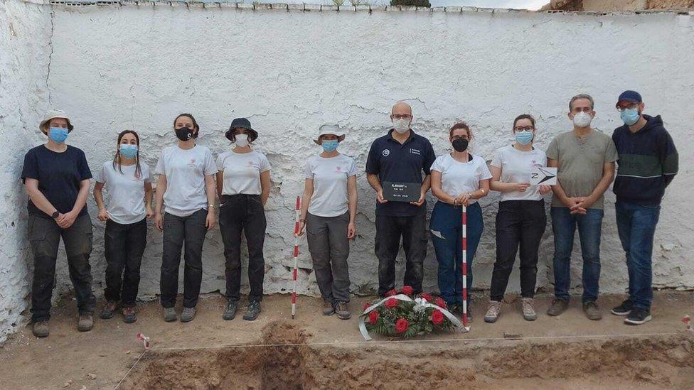 Archaeologists and anthropologists from Cranfield University, University Complutense of Madrid (UCM) and Mapas de Memoria (Maps of Memory) in Almagro