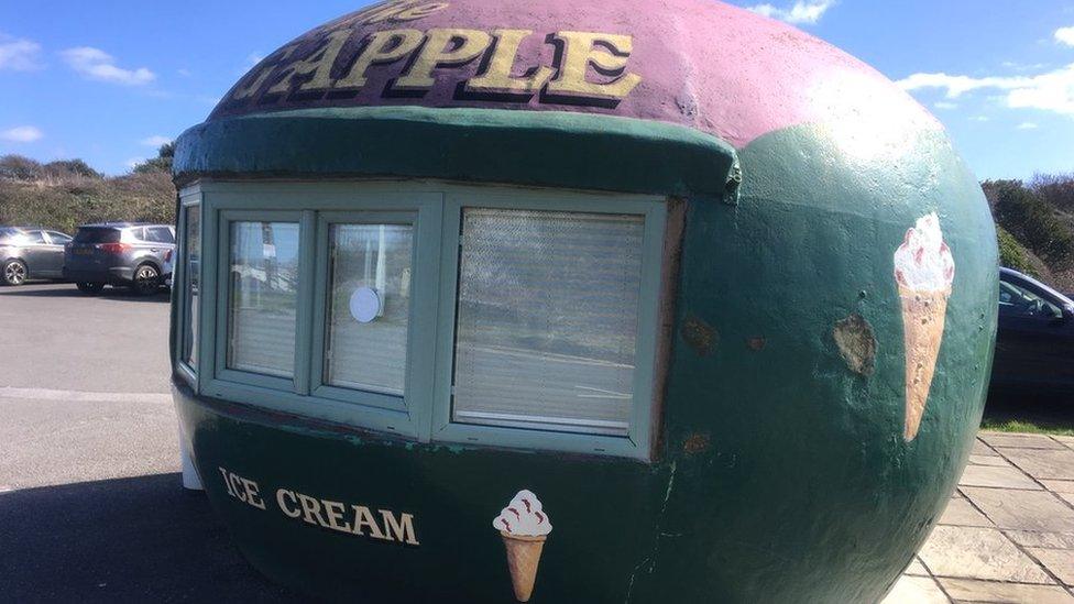 The Big Apple kiosk, Swansea