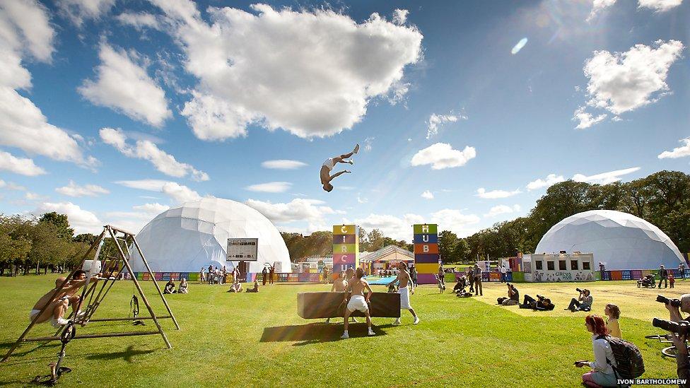 The joyful pack of six daredevils in La Meute astonished audiences at the Circus Hub with the rarely-seen, spectacular circus skill of Russian Swing.