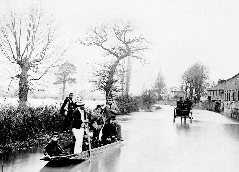 Flooding on Abingdon Road in October 1875