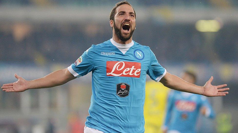 Napoli forward Gonzalo Higuaín celebrates scoring against Chievo