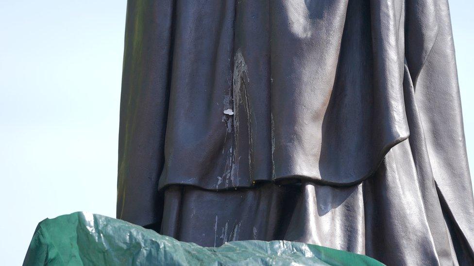 Statue of Margaret Thatcher in Grantham