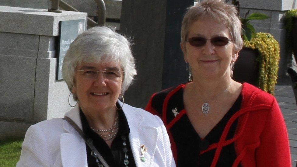 Felicity Roberts a Jaci Taylor