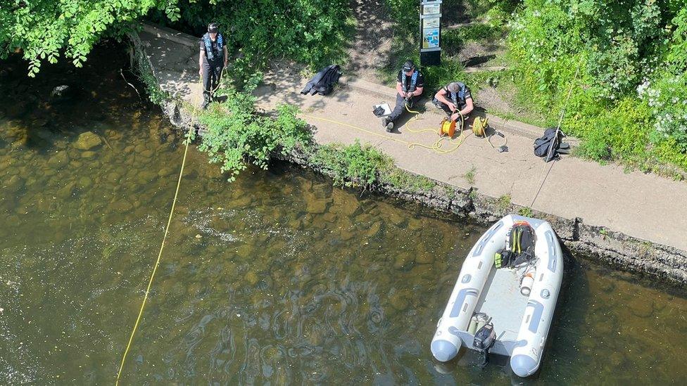 Divers at the River Lune