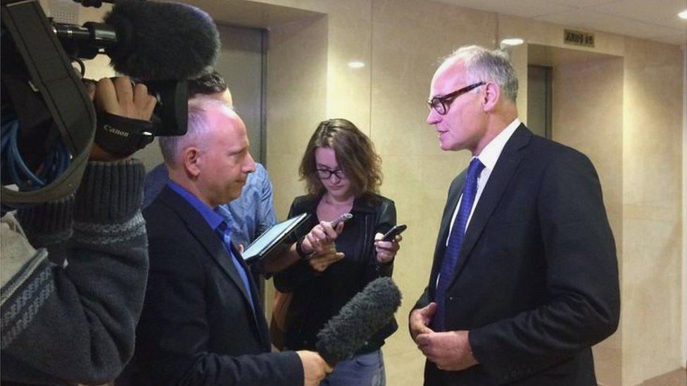 Crispin Blunt (R) is interviewed by BBC Moscow correspondent Steve Rosenberg