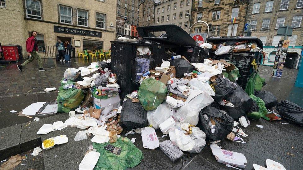 rubbish in the Grassmarket area of Edinburgh