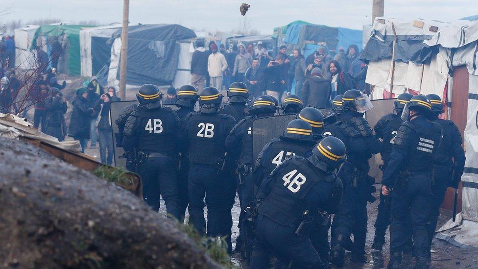 Authorities clearing Calais migrant camp (29/02/16)