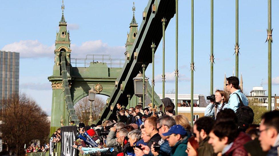 Spectators on Hammersmith Bridge