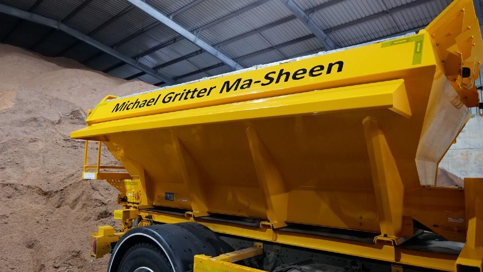 Gritting machine